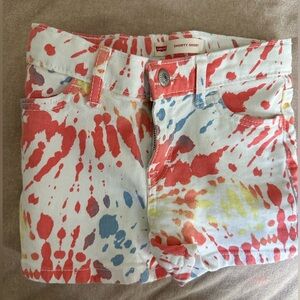 Levi’s girls denim Jean shorts in size 6.